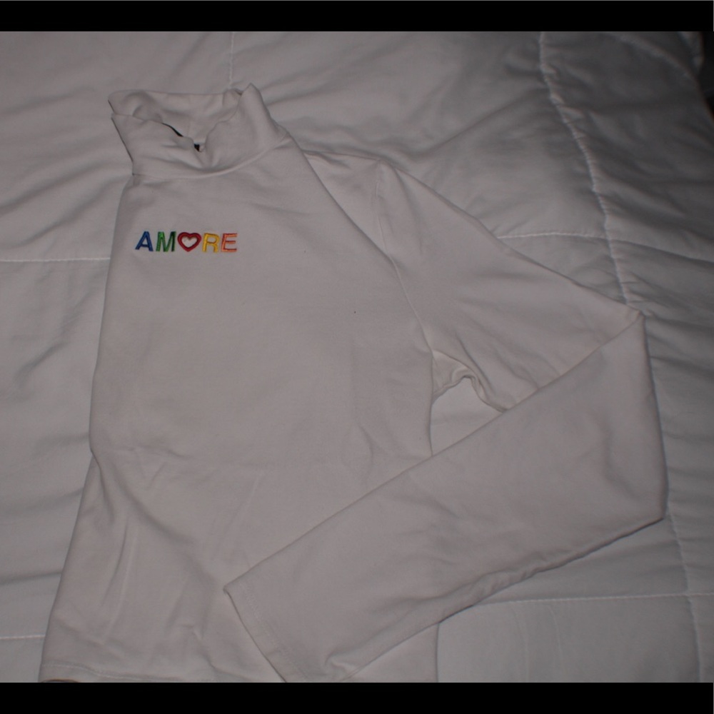 Cropped turtle/mock neck keyhole top